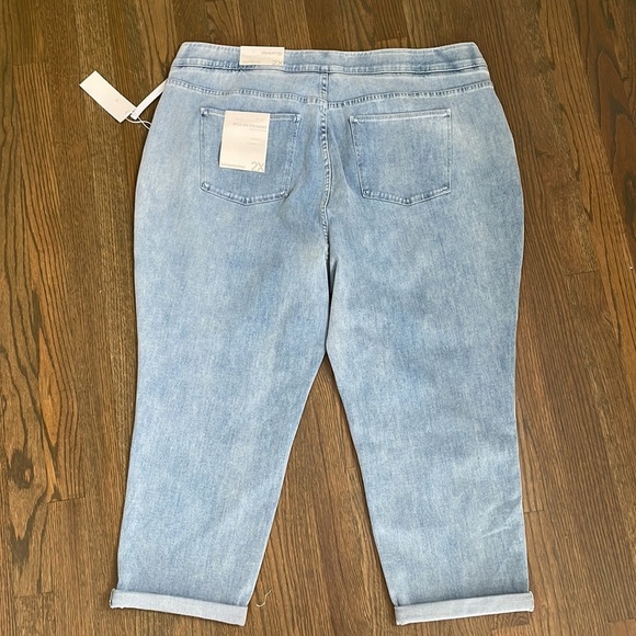 Soft Surroundings The Ultimate Denim Pull-On Crop Jeans in everwash straight leg - Picture 12 of 15